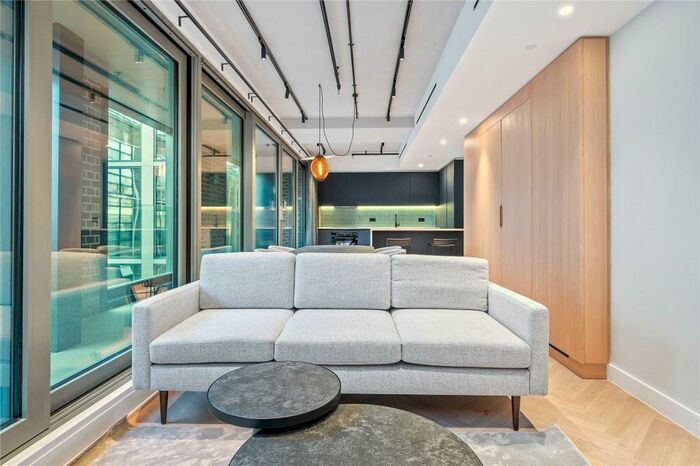 3 Bedroom Apartment To Rent In St John's Square, London, EC1V