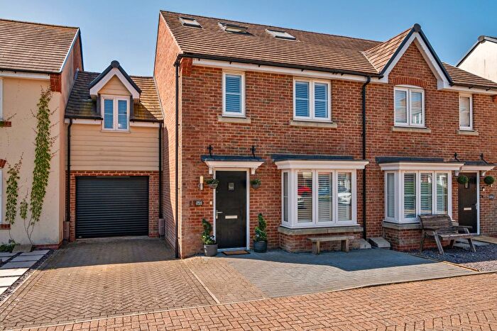 5 Bedroom Semi-Detached House For Sale In Field Place, Havant, PO9
