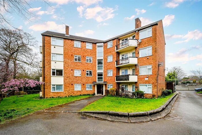3 Bedroom Flat To Rent In High Road, Buckhurst Hill, IG9