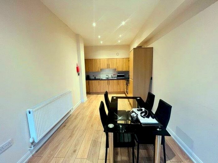 1 Bedroom Flat To Rent In Canal Road, Bradford, BD1