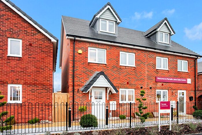 4 Bedroom Semi Detached House For Sale In Bloomfield Gardens, Martello Lakes, CT21