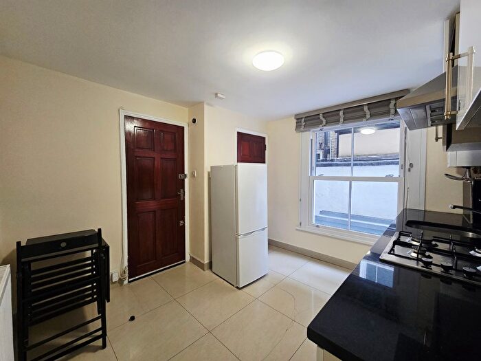 2 Bedroom Flat To Rent In Rita Road, Vauxhall, SW8