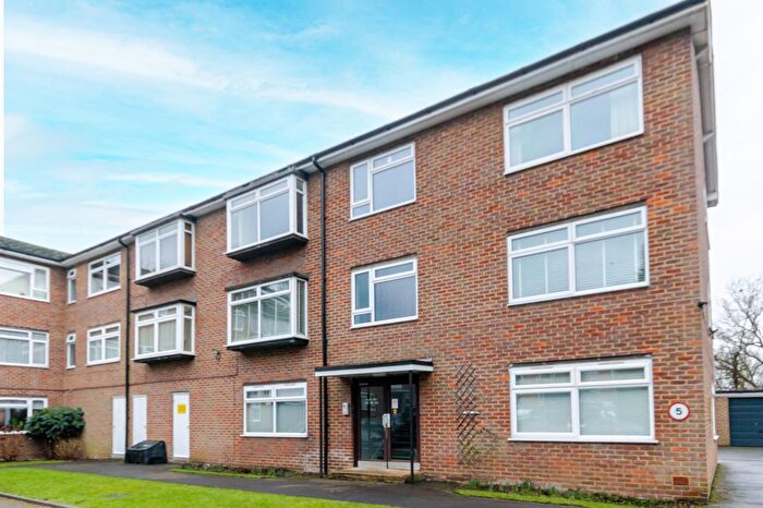2 Bedroom Flat For Sale In Nightingale Road, Rickmansworth, WD3