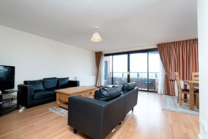 3 Bedroom Flat To Rent In Finchley Road, Swiss Cottage, London, NW3