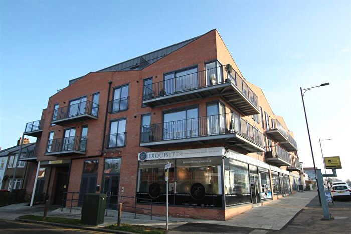 2 Bedroom Flat For Sale In London Road, Leigh-On-Sea, SS9