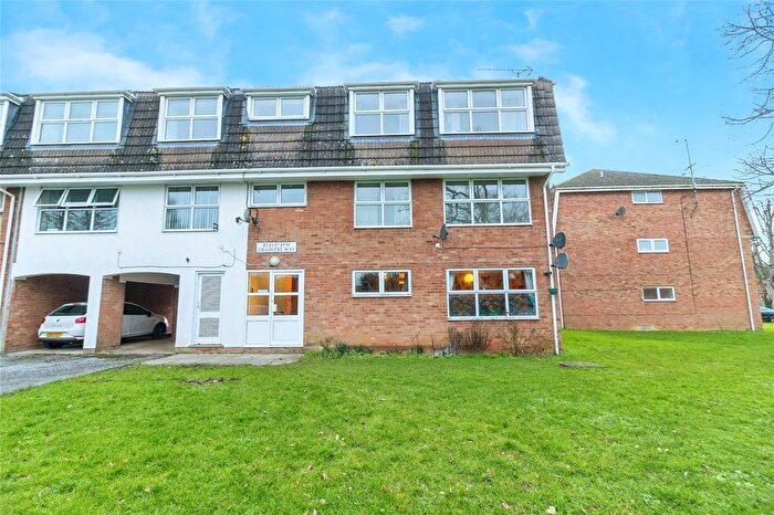 2 Bedroom Flat For Sale In Grasmere Way, Leighton Buzzard, Bedfordshire, LU7