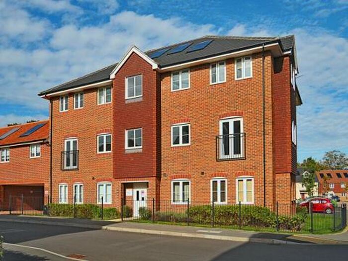 2 Bedroom Flat To Rent In Waterers Way, Bagshot, Surrey, GU19