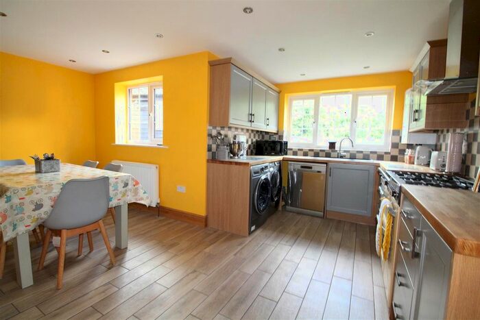4 Bedroom Detached House For Sale In Lowry Way, Stowmarket, IP14