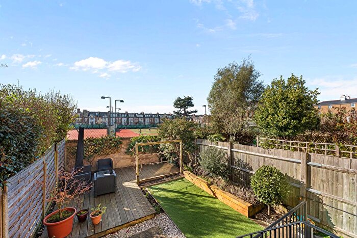 3 Bedroom Flat For Sale In Carmalt Gardens, London, SW15