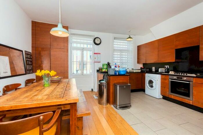 2 Bedroom Maisonette To Rent In St. Albans Place, Angel, Islington, London, N1
