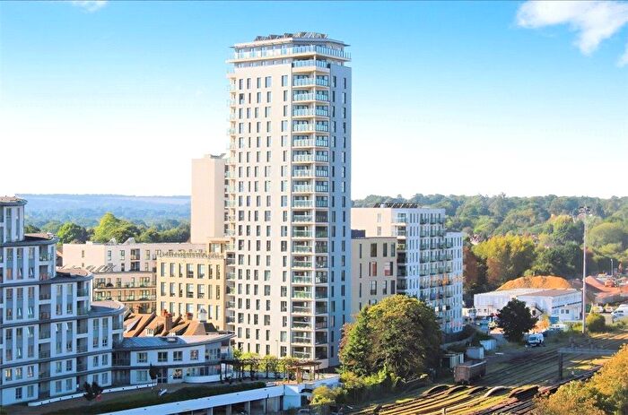 2 Bedroom Flat To Rent In Guildford Road, Woking, Surrey, GU22