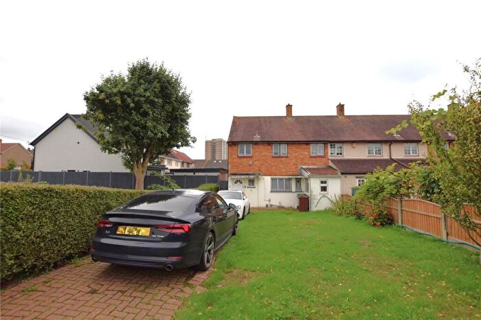 3 Bedroom End Of Terrace House To Rent In Thatches Grove, Chadwell Heath, Romford, RM6