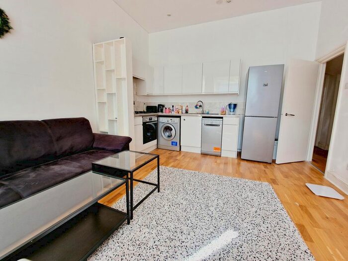 2 Bedroom Flat To Rent In Hartham Road, Holloway, N7