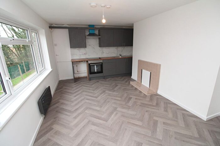 3 Bedroom Flat To Rent In Shorts Way, Rochester, ME1