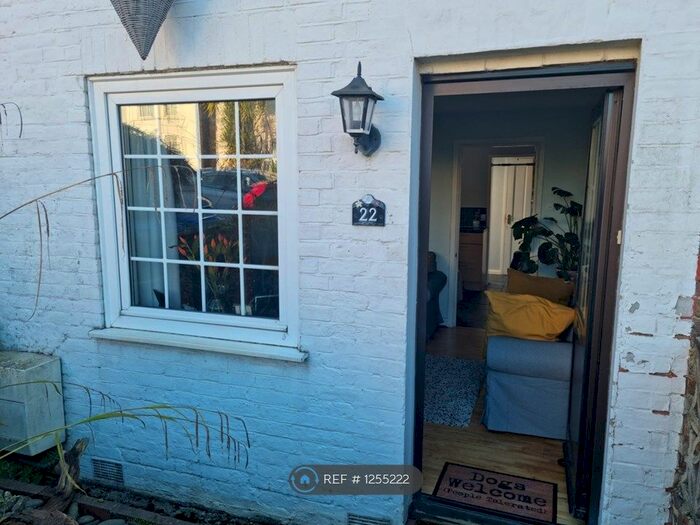 2 Bedroom Semi-Detached House To Rent In Brighton Rd, Horsham RH13