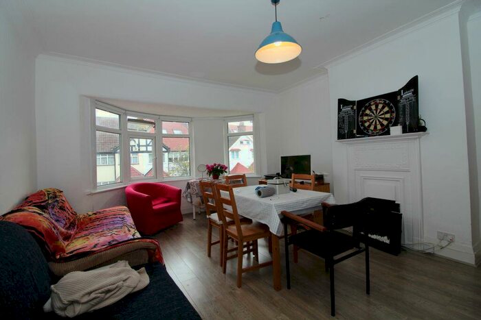 3 Bedroom Flat To Rent In St Marys Road, Golders Green, NW11