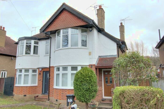 3 Bedroom Flat To Rent In The Chine, London, N21