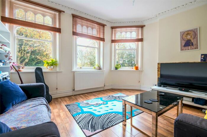 2 Bedroom Apartment To Rent In Half Moon Lane, London, SE24