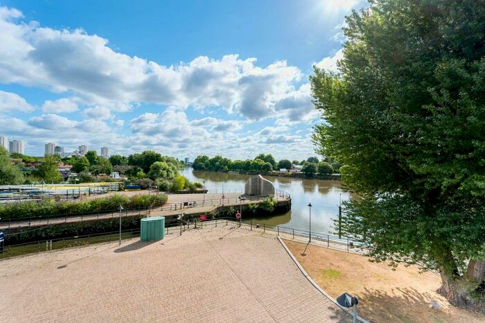 2 Bedroom Flat To Rent In Point Wharf Lane, Brentford, TW8