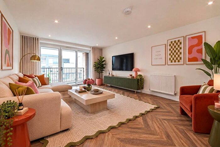 2 Bedroom Flat For Sale In Newtown Road, Henley-On-Thames, Oxfordshire, RG9