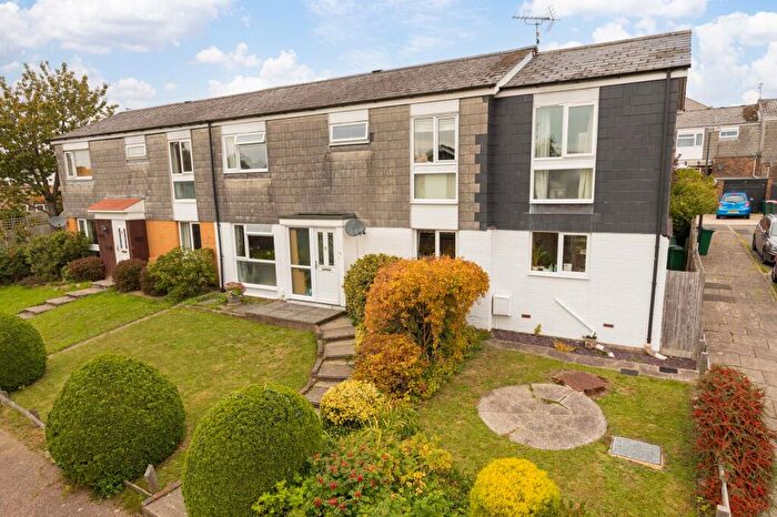 4 Bedroom Semi-Detached House For Sale In Darleydale, Crawley, RH11