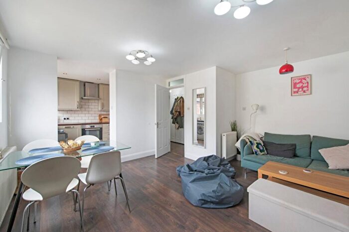 3 Bedroom Flat To Rent In Pennyford Court, Henderson Drive, NW8