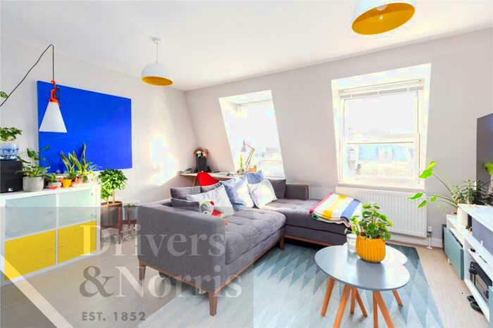 2 Bedroom Apartment To Rent In Chapel Market, Islington, London, N1