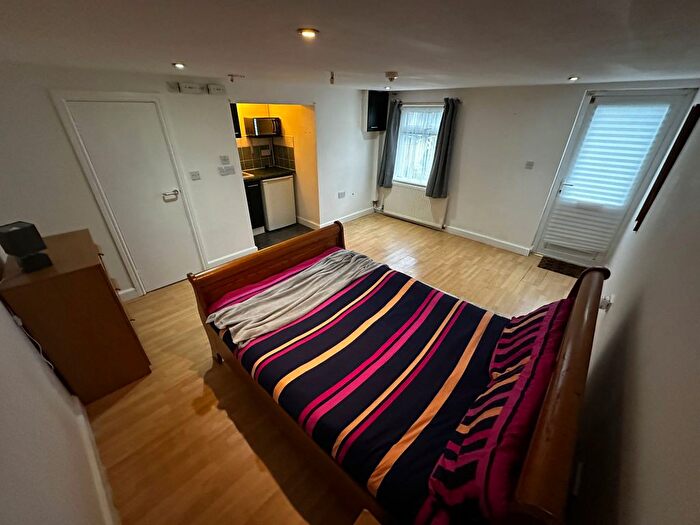 Studio To Rent In Greswold Street, West Bromwich, B71