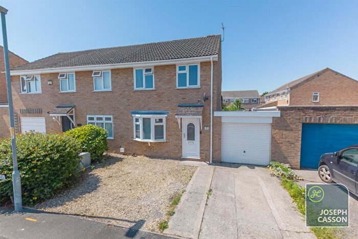 3 Bedroom Semi-Detached House For Sale In Sovereign Road, Bridgwater, TA6