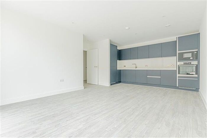 2 Bedroom Flat To Rent In Clovelly Road, Hounslow, TW3
