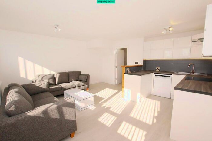 4 Bedroom Flat To Rent In Badric Court, Yelverton Road, London, SW11