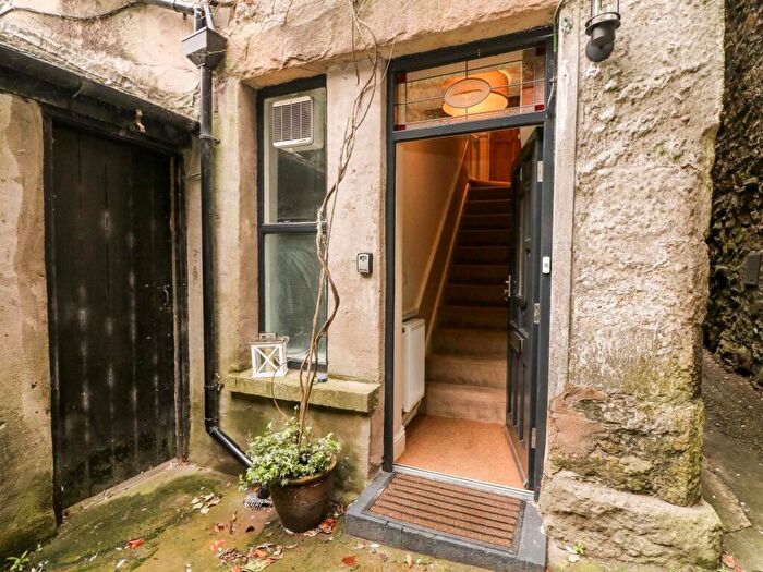 2 Bedroom Maisonette To Rent In Main Street, Grange-Over-Sands, LA11