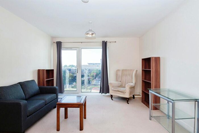 2 Bedroom Flat To Rent In Bishops Corner, Hulme, M15