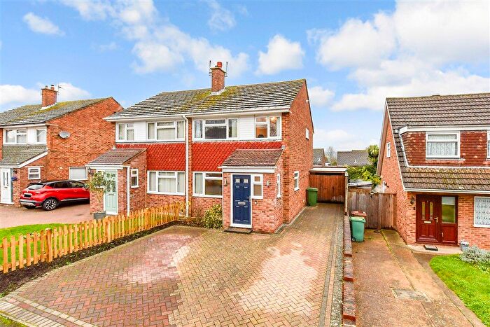 3 Bedroom Semi Detached House For Sale In Chipstead Close, Maidstone, Kent, ME16