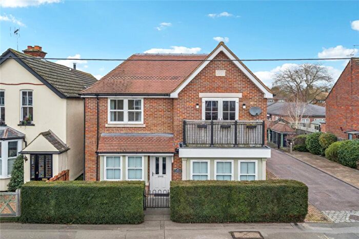 2 Bedroom Apartment For Sale In Dedmere Road, Marlow, Buckinghamshire, SL7