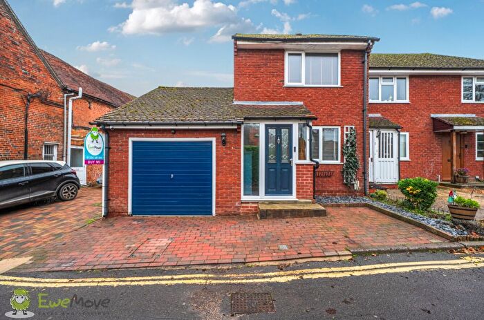 2 Bedroom End Of Terrace House For Sale In Anchor Yard, Kingsclere, Newbury, Berkshire, RG20