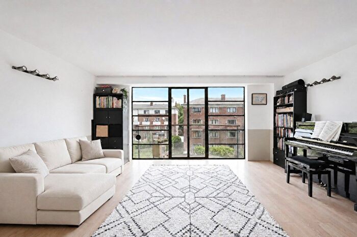 2 Bedroom Flat For Sale In New Wharf Road, London, N1