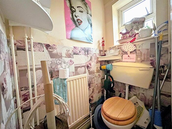 2 Bedroom Semi-Detached House For Sale In Racecourse Mount, Chesterfield, S41