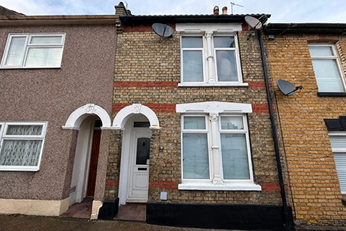 3 Bedroom Terraced House To Rent In Lester Road, Chatham, ME4