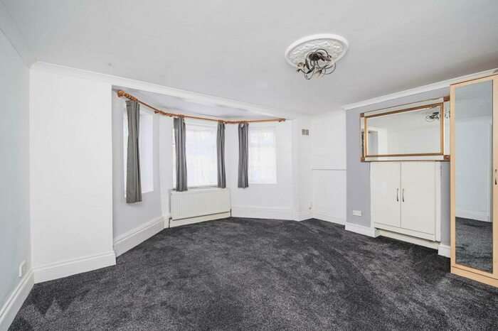 1 Bedroom Flat To Rent In Mildenhall Road, Hackney, London, E5