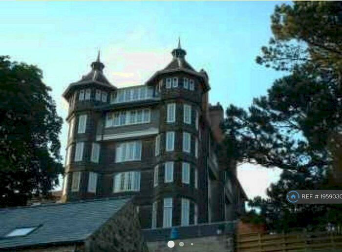 2 Bedroom Flat To Rent In Rockside Hall, Matlock, DE4