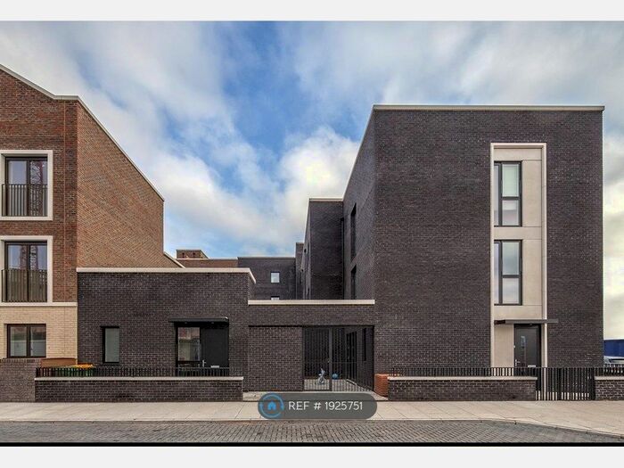 4 Bedroom Semi-Detached House To Rent In Keirin Road, London, E20