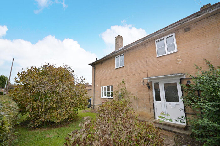 4 Bedroom Semi-Detached House To Rent In Whitethorn, Welwyn Garden City, AL7