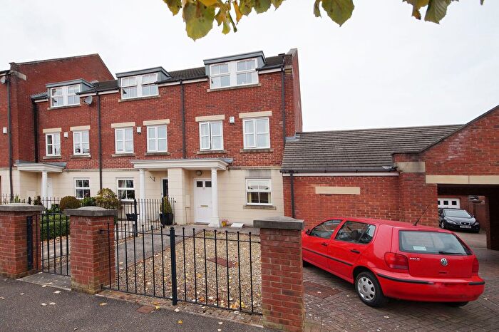 3 Bedroom Town House To Rent In Hutton Gate, Harrogate, HG2