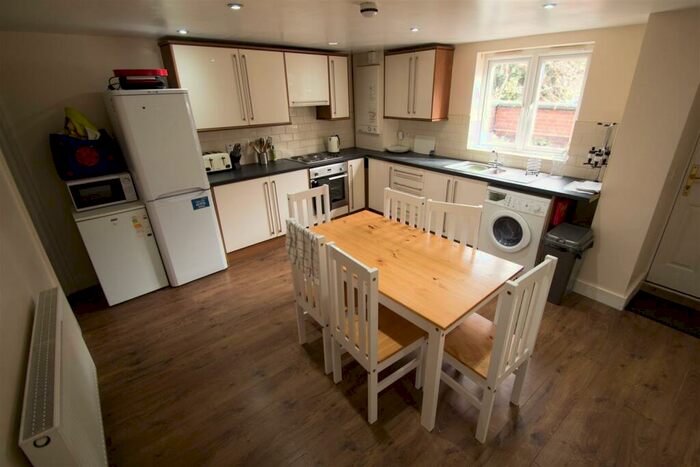6 Bedroom Terraced House To Rent In Grimthorpe Terrace, Headingley, Leeds, LS6