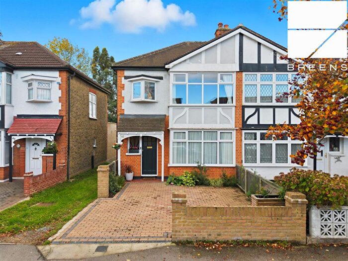 3 Bedroom Semi Detached House For Sale In Normanshire Drive, London, E4
