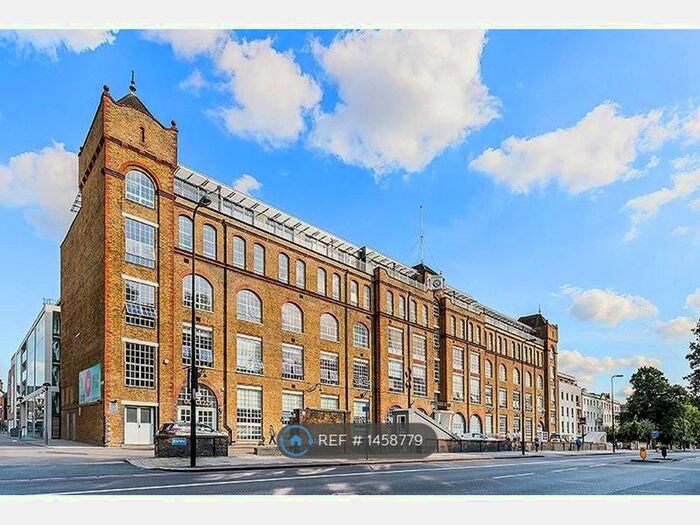 Studio To Rent In Clapham Road, London, SW9