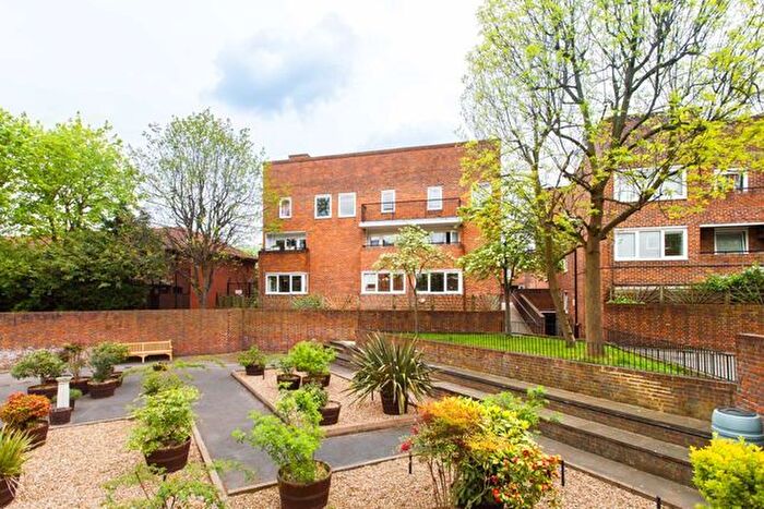 3 Bedroom Property To Rent In Cowdenbeath Path, London, N1