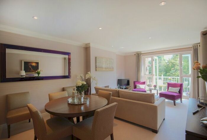 2 Bedroom Flat To Rent In Esher Park Avenue, Esher, KT10
