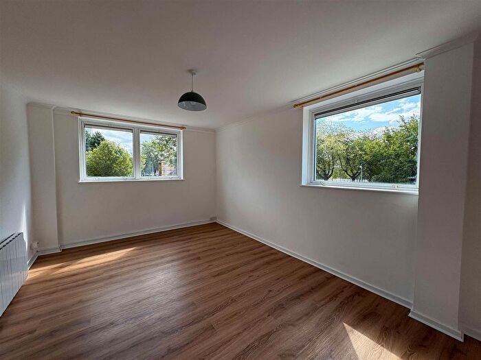 2 Bedroom Flat To Rent In Great Thornton Street, Hull, HU3